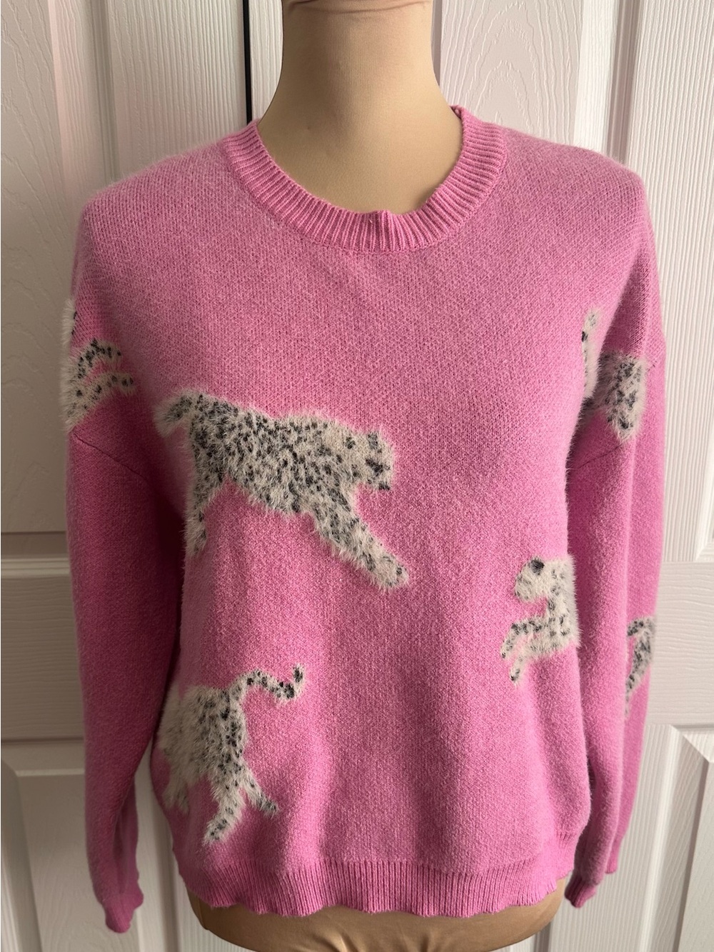 vestique Pink Crewneck Sweater with Ivory & Black Spotted Cat Motif